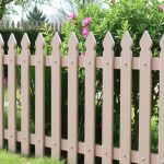 Забор из евроштакетника: практично, аккуратно и с характером